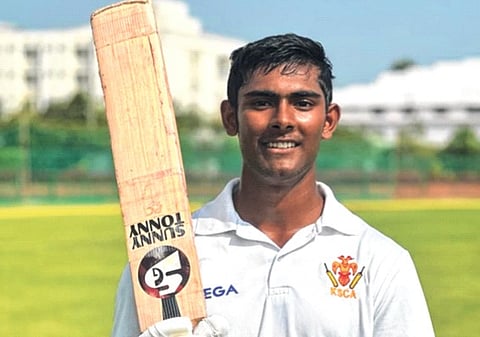 युवराजचा २५ वर्षांपूर्वीचा विक्रम मोडला, मुंबईविरुद्ध १९ वर्षीय प्रखरची 'मॅरेथॉन' खेळी