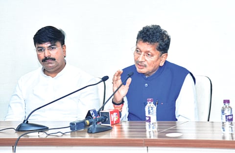 उद्धव ठाकरेंकडून जनतेची दिशाभूल; दीपक केसरकर यांचा आरोप