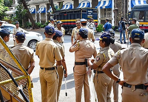 आठ महिला कर्मचाऱ्यांवर बलात्कार झालाच नाही!चौकशीत उघड; बोगस लेटरबाॅम्बची मुंबई पोलिसांकडून गंभीर दखल