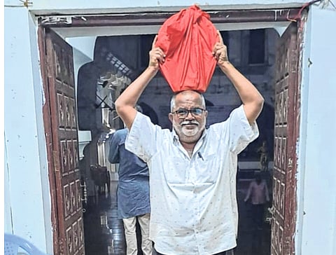 कार्यकर्ते कामात झपाटले गेलेत!