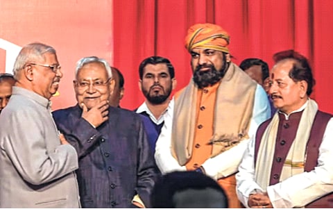 नितीश कुमारांची कोलांटी; पुन्हा भाजपसोबत सरकार स्थापन : नवव्यांदा घेतली मुख्यमंत्रीपदाची शपथ