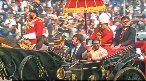 ७५ वा प्रजासत्ताकदिन दिमाखात साजरा; फ्रान्सचे अध्यक्ष इमॅन्युएल मॅक्रॉन यांची उपस्थिती