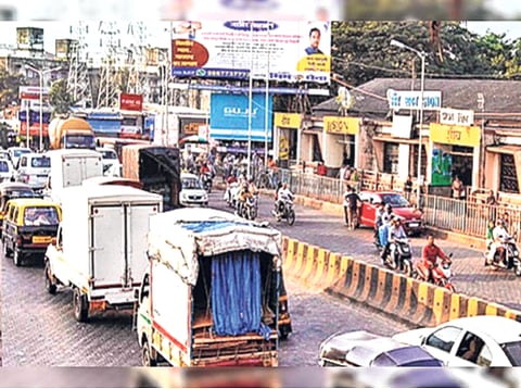 आजपासून सायन उड्डाणपूल वाहतुकीसाठी बंद: नवीन पूल, नवीन रस्त्याचे बांधकाम; वाहतुकीसाठी पर्यायी मार्ग