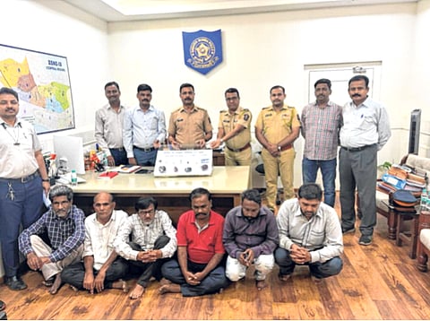 माटुंगा पोलिसांची कामगिरी: खड्यांच्या विक्रीच्या बहाण्याने फसवणूक; चौघांना अटक