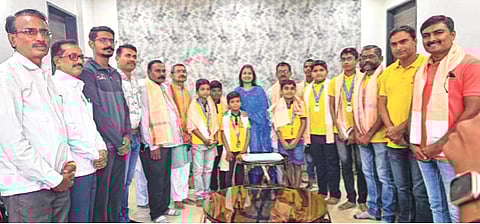 सागरी साहसी जलतरणपटूंचा प्रणिता देवरे-चिखलीकर यांच्याकडून गौरव