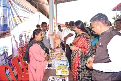 शाहुवाडी येथे विकसित भारत संकल्प यात्रेला केंद्रीय सहसचिवांची भेट; विकसित भारत संकल्प यात्रेचे जिल्ह्याचे काम कौतुकास्पद