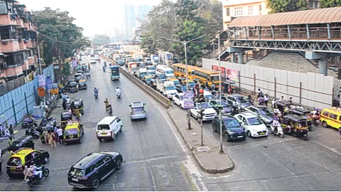 सायन पूल आज पाडणार! एकूण २३ बस मार्गांत बदल; प्रवाशांना सहकार्य करण्याचे आवाहन