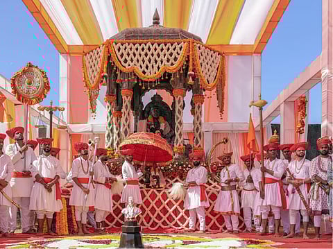 किल्ले रायगडावर छत्रपती संभाजी महाराजांचा राज्याभिषेक सोहळा