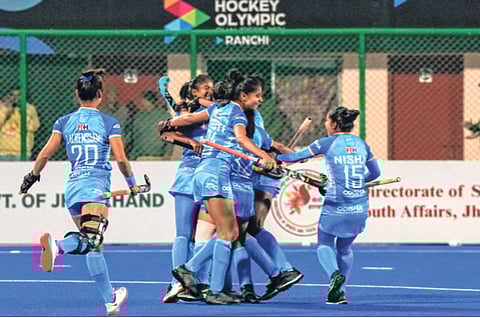 ऑलिम्पिक पात्रता हॉकी स्पर्धा (महिला); न्यूझीलंडला नमवल्याने महिलांचे आव्हान शाबूत
