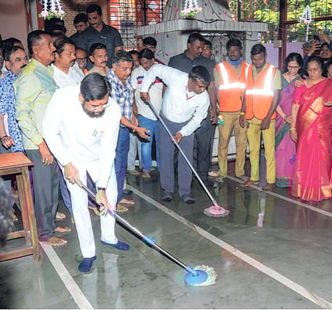 मुंबई सखोल स्वच्छता पॅटर्न राज्यात अंमलबजावणी; मंदिर स्वच्छता मोहीम, परिसर स्वच्छतेसाठी हातभार -मुख्यमंत्री