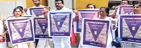 राम मंदिरासाठी न बोलावल्यामुळे आदिवासी बांधव राष्ट्रपतींची भेट घेऊन खंत व्यक्त करणार