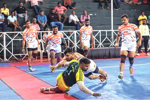 राज्यस्तरीय कबड्डी स्पर्धा: अंकुर स्पोर्ट्स, लायन्स क्लब, बंड्या मारुती, चांदेरे फाऊंडेशन उपांत्य फेरीत