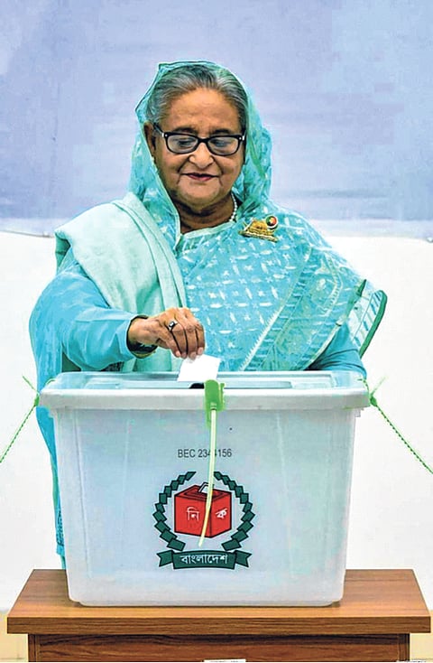 बांगलादेशी मतदारांत निरुत्साह,दुपारपर्यंत २७ टक्के मतदान : विरोधी पक्षाचा बहिष्कार, किरकोळ हिंसाचार