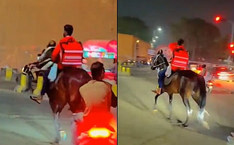 Video : पेट्रोल न मिळाल्याने पठ्ठ्या थेट घोड्यावर निघाला; Zomatoच्या डिलिवरी बॉयचा व्हिडिओ व्हायरल