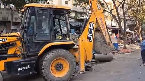 निवारा केंद्र वृद्धाश्रमाचा मार्ग मोकळा; २०० हून अधिक बेकायदा बांधकामांवर बुलडोझर