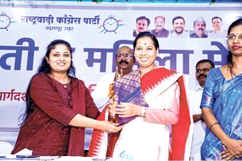 महिला रेल्वे प्रवाशांच्या समस्या सोडविणार; महिला व बालविकास मंत्री आदिती तटकरे यांचे आश्वासन