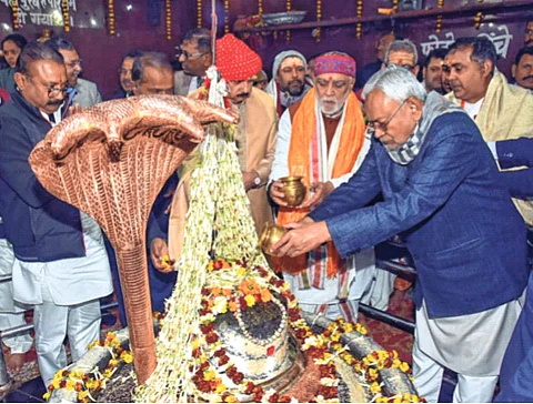 नितीश कुमारांचा सकाळी राजीनामा दुपारी पुन्हा मुख्यमंत्रीपदाची शपथ?