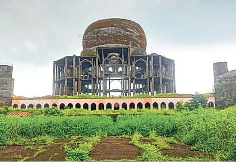 "दहिसरची धोकादायक इराणी मस्जिद पाडून टाका"