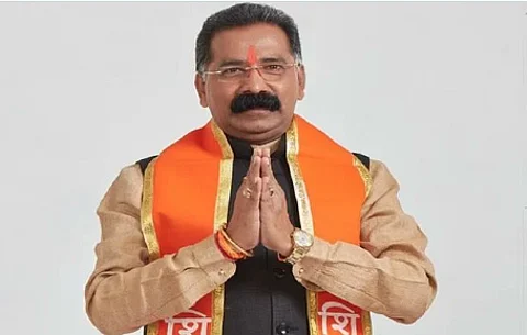 मी इथेच उभा आहे, त्यांनी खुशाल मला अटक करावी; एसीबीच्या कारवाईवर राजन साळवींची प्रतिक्रिया