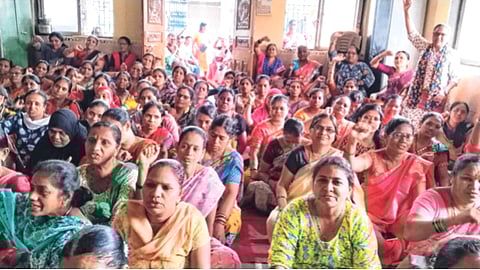 कल्याणमधील अंगणवाडी कर्मचाऱ्यांचे
४८ दिवसांपासून काम बंद आंदोलन