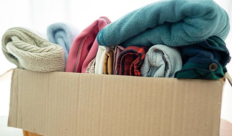 गरिबांसाठी रोटी, कपडा, मकान व इंटरनेट