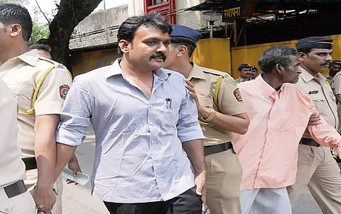 तुरुंग अधिकाऱ्याला धमकी प्रकरण: माजी आमदार रमेश कदम यांना दिलासा