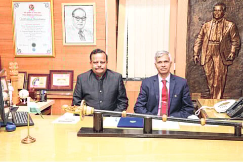 डॉ. सुरेश गोसावी यांनी कुलगुरूपदाची सूत्रे स्वीकारली