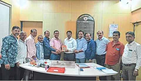 पेपरविक्री दुकानांना अधिकृत परवाना द्या; महाराष्ट्र राज्य वृत्तपत्र विक्रेता संघटनेची मुख्यमंत्र्यांकडे मागणी