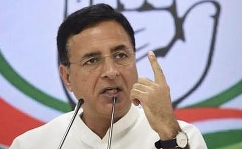 कर्नाटकला दुष्काळी मदत जाहीर करा!
सुरजेवाला यांची केंद्राला विनंती : भाजप खासदारांच्या ‘मौना’वर सवाल