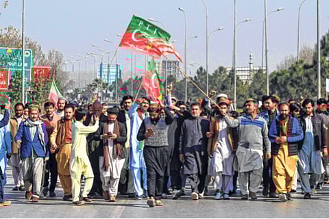 शरीफ, भुट्टो आघाडी सरकार स्थापण्याच्या  तयारीत; इम्रान यांच्या पक्षातर्फे देशव्यापी निदर्शनांची हाक