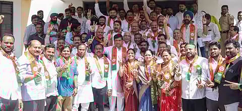 नांदेडचे ५५ माजी नगरसेवक भाजपमध्ये;
खा. अशोक चव्हाण यांच्या उपस्थितीत प्रवेश