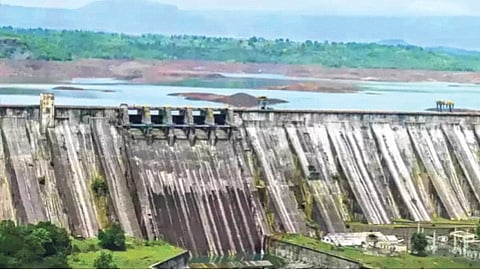 मुंबईवर जलसंकट! मे महिन्यात पाणीबाणीची चिंता; धरणांतील पाणीसाठा २० दिवसांनी घटला