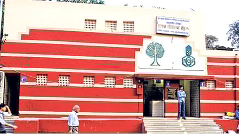 शौचालय बांधणीत चालढकल: कंत्राटदारांवर कारवाई; वेळकाढूपणा केला तर ५ लाखांपर्यंत दंड ठोठावा- अतिरिक्त आयुक्तांचे आदेश