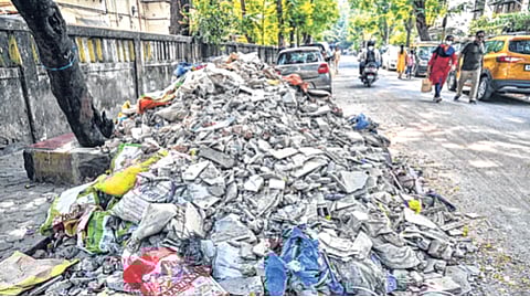 विकासकामातील कचरा पालिका उचलणार; रस्त्यावरील डेब्रिज उचलण्यासाठी १ कोटी ४० लाखांचा खर्च