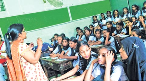 शिक्षकांसाठी खुशखबर! BMC भरणार १,३४२ शिक्षकांची पदे ; ‘अशी’ होणार पदभरती