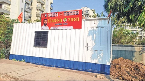 भाजप-शिंदे गटात कंटेनर वाद, केळकर यांची कारवाईची मागणी तर सरनाईक यांचे भाजपला प्रत्युत्तर