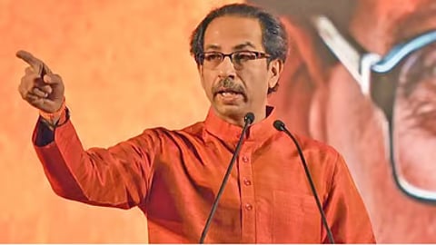 सहा खासदारांना ठाकरे गटाची नोटीस