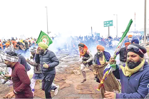 आंदोलन स्थगित, अश्रूधुराच्या माऱ्यात शेतकऱ्याचा मृत्यू
