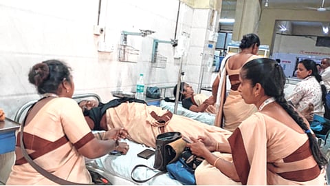 लाँग मार्चसाठी निघालेल्या आशा सेविकांची प्रकृती खालावली; उष्माघातामुळे २७ महिला रुग्णालयात दाखल