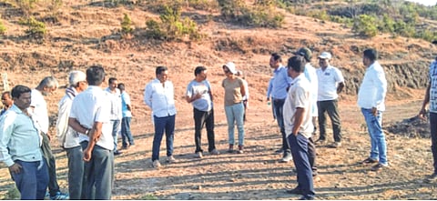 फ्रान्सच्या सेंद्रिय शेती अभ्यासिकेची दुष्काळग्रस्त गावांना भेट; जलसंधारणाच्या कामांची केली पाहणी