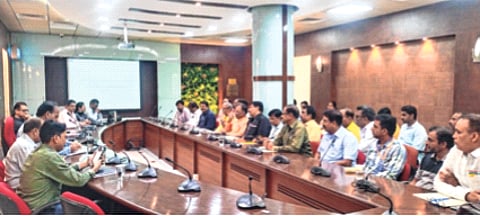 मोटरमेनचे आंदोलन मागे; डीआरएमसोबत झालेल्या बैठकीनंतर निर्णय