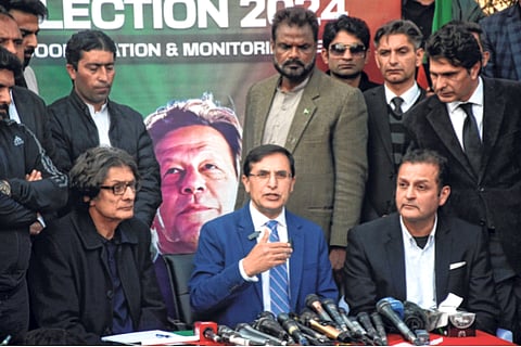 पाकिस्तानमध्ये त्रिशंकू अवस्था; संयुक्त सरकार स्थापनेचा लष्करप्रमुखांचा सल्ला