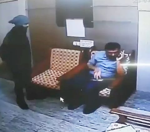 नाशिकमधील डॉ. कैलास राठी यांच्यावर हल्ला;
महिला कर्मचाऱ्याच्या पतीला हल्ल्यासंबंधात अटक