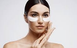 डोळ्यांखालील काळी वर्तुळे दूर करण्यासाठी वापरून पहा ‘हे’ घरगुती उपाय!