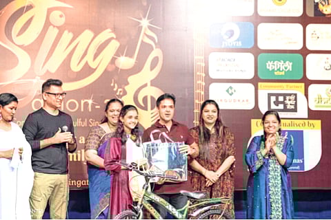 ‘स्वरमानस’ स्पर्धेतून शहीद जवानांच्या कुटुंबीयांना ‘लाख’मोलाची साथ