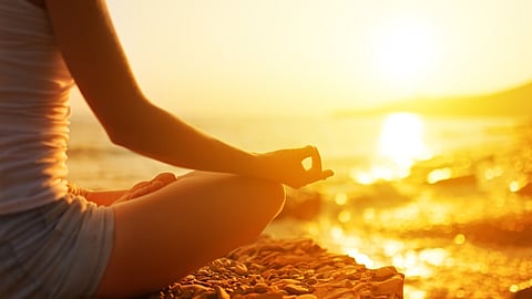 योगासनं करताय? सकारात्मक परिणामासाठी 'या' गोष्टींची नक्की काळजी घ्या