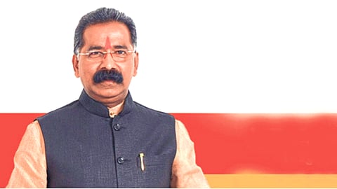 राजन साळवींच्या पत्नी आणि मुलगा हायकोर्टात; एसीबीच्या कारवाईविरोधात अटपूर्व जामिनासाठी याचिका