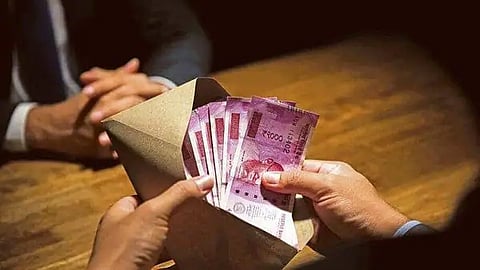 महिलेने सरकारी वकिल असल्याची बतावणी करून अनेकांना घातला कोट्यवधींचा गंडा