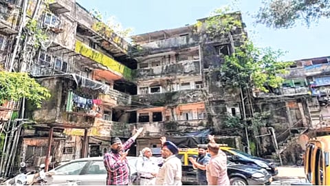 अखेर हक्काचे घर मिळणार, सायन कोळीवाडातील सिंधी निर्वासितांच्या इमारतींच्या पुनर्विकासाचा मार्ग मोकळा