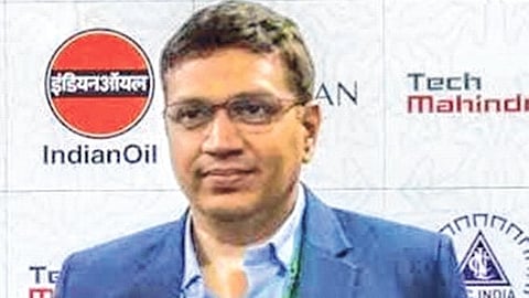 प्रशिक्षक अभिजित कुंटे यांचा ‘फिडे’कडून गौरव